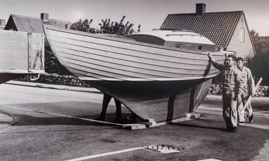 Sådan blev Folkebåden slæbt i Svendborg i 1969. Foto: Danmarks Museum For Lystsejlads