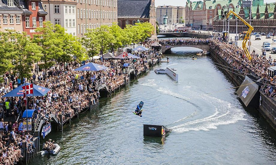 Deltagerne vil blive trukket med 130 meter langt kabelsystem gennem kanalen. Foto: Jill Christina Hansen / Red Bull Content Pool