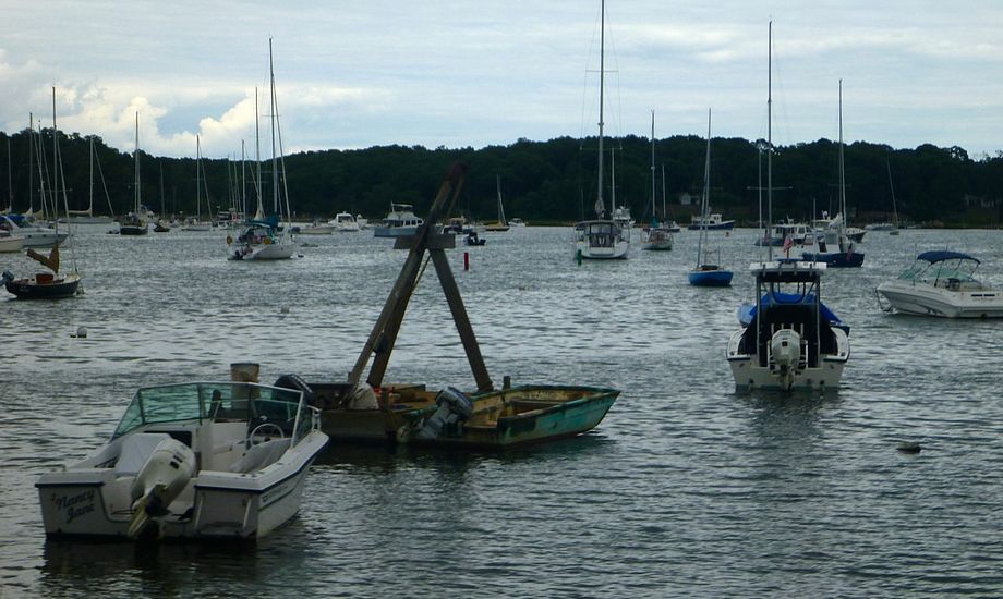 Der er masser af bøjer og både mellem The Hamptons og North Fork i Gardiners Bay. Foto: Signe Storr