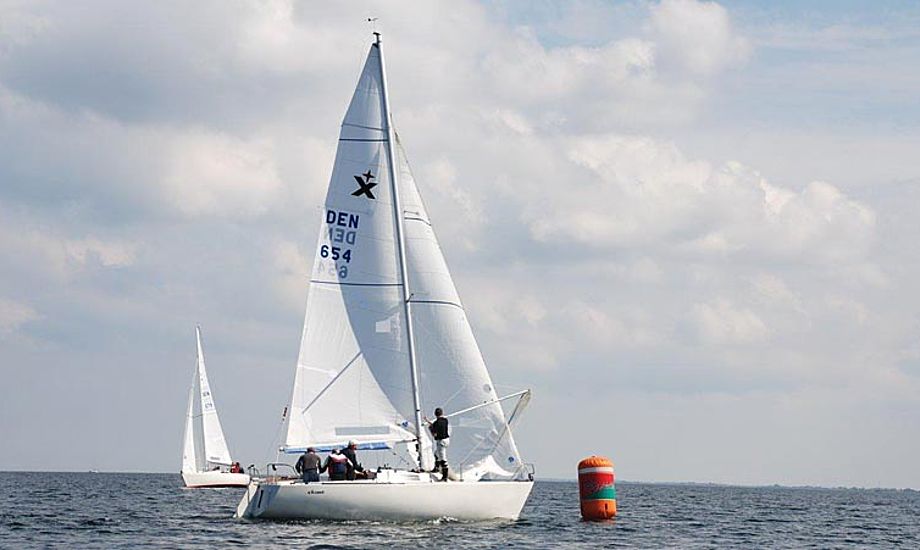 Den vindende båd, DEN 654 med Bertel Mollerup vandt med fem point foran nærmeste konkurrent. Foto: Bogense Sejlklub