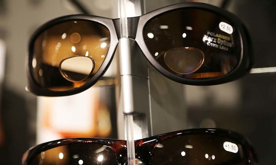 Barz-solbrillerne har et læsefelt som ses. Og der er styrke i dem. Foto: Troels Lykke