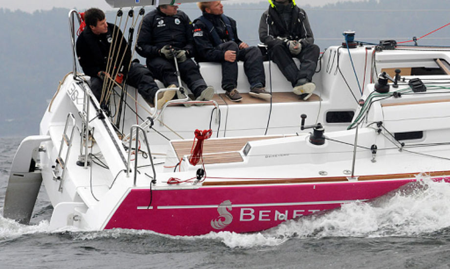 First 30 bliver testet af bl.a. Seilas og danske BådNyt, der senere har resultater fra testen i deres blad. Morten Brandt ses her (nr. to fra højre)Foto: seilas.no