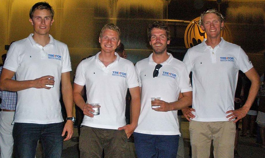 Fra venstre ses: Thomas Hedegaard, Nicolai Sehested, Jesper Blom og Søren Secher på Bermuda. Et stævne danskeren Jesper Radich før har vundet.
