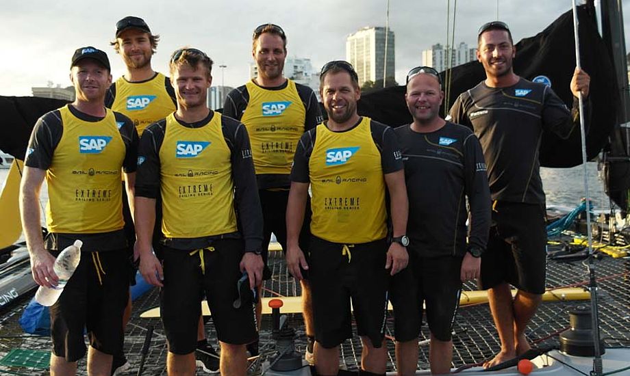 SAP-holdet i Rio med bådebygger, kok, RIB-fører og andre. Foto: Ole Egeblad