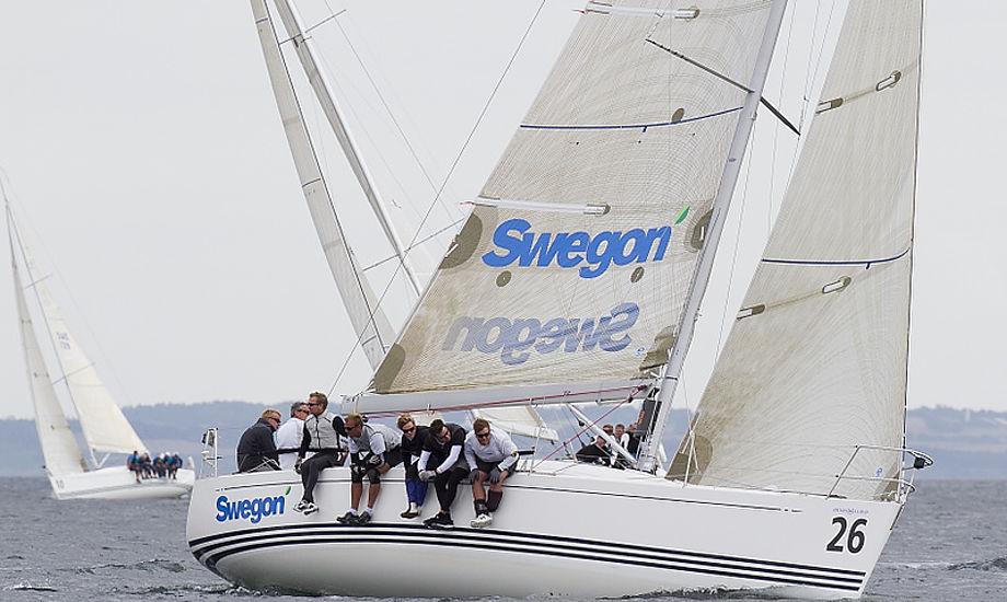 Bedste dansker er stadig båden Swegon, Den 9835 med Søren Junker Nielsen fra Horsens, de ligger på en 5. plads. Foto: Mick Anderson / Sailingpix.dk