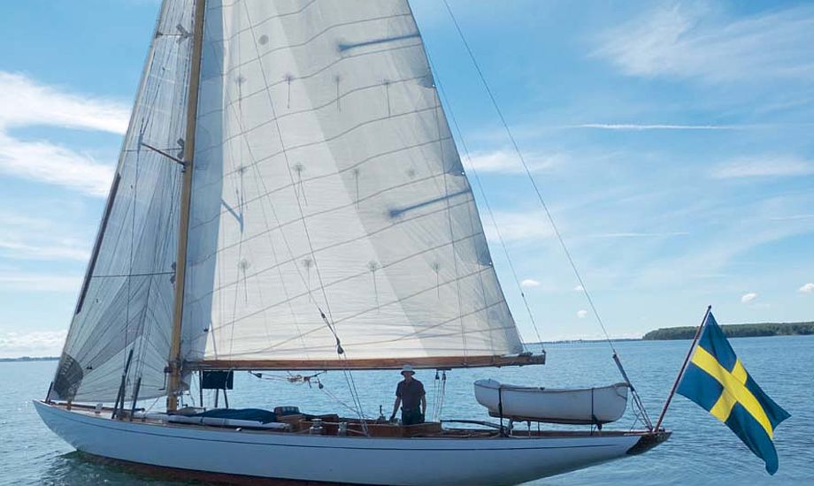 Denne elegante, svenske 10M R-båd, 'Aaworyn', konstrueret af legendariske Sophus Weber og bygget på hans værft i Svendborg for 90 år siden. Foto: Søren Stidsholt Nielsen