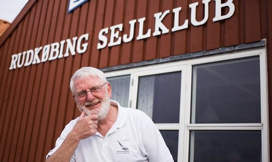 Æresmedlem Finn Birger Hansen tager nu sin tredje periode som formand i Rudkøbing Sejlklub. Foto: Søren Stidsholt Nielsen, Søsiden, Fyns Amts Avis