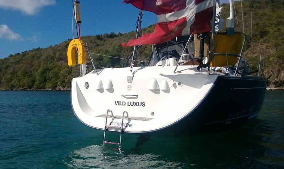 Vi har lånt René Ipsens Vild Luksus og det er det lige nu herude. Her er vi på Union Island i St. Vincent provinsen i Grenadinerne. Foto: Troels Lykke