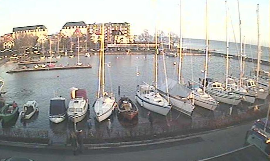 Billede fra webcam i Hellerup Havn her til formiddag, der tydeligt viser at vandstanden er meget høj.