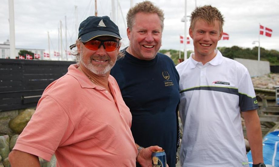 Frank Berg, Søren Kæstel og Niels Kinch fører efter 5 sejladser. Foto: Julian Isherwood