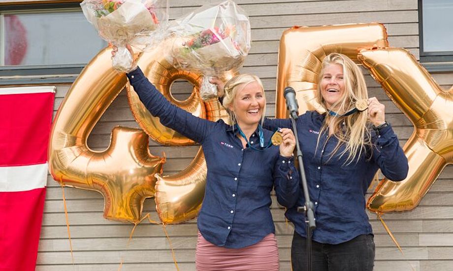 Jena og Katja fejres her i Hellerup efter deres VM-titel. Foto: Mogens Hansen