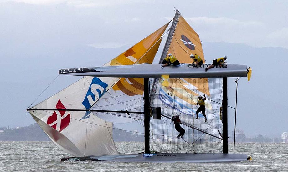 Styrtet betød afslutningen på årets Extreme Sailing Series for SAP-holdet. Foto: extremesailingseries.com