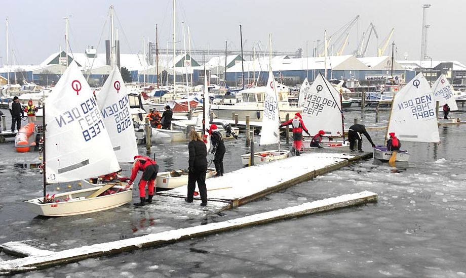 På trods af is og kulde var der dukket mange sejlere op til stævne og træning i Fredericia. Fotos: Kim Specht
