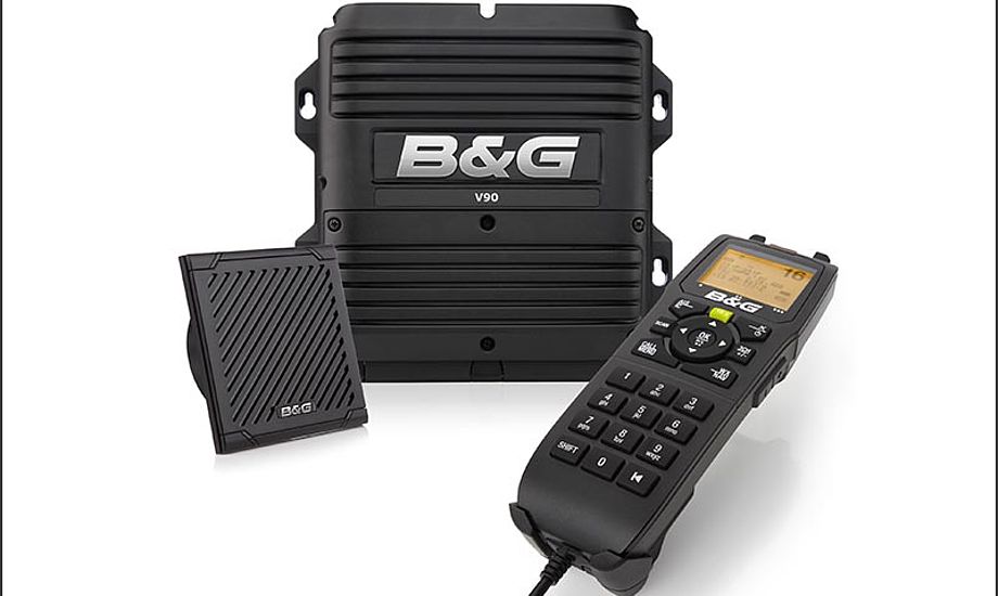 V90 VHF-radio overholder forskrifterne for klasse D og kan dermed anvendes globalt.