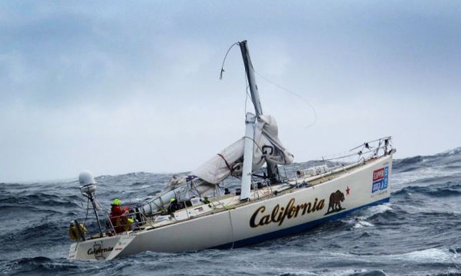 Hver sejler i Clipper får lov til at betale cirka 100.000 kroner for at sejle med rundt om jorden. Her ses California efter hård medfart.