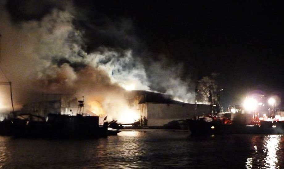 Brand i Hamborg med adskillige både. Foto: Holger Flindt