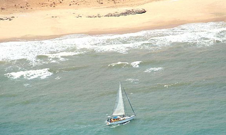 Den sydafrikanske yacht Coizil på grund ved den somaliske kyst.
