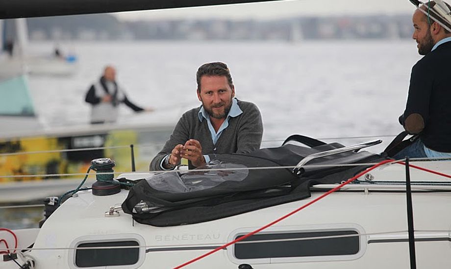 Her ses Mads Christensen, der er manden bag sejladsen. Han sejlede på en First 34.7 og blev akkurat slået af en X-40. Foto: Peter Søgaard