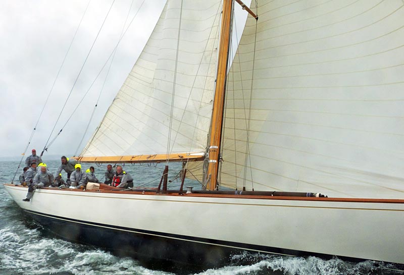 Den ene af Danmarks to tolv-metere, Vanity V, var både fart og øjefryd på vandet og en klar publikumsmagnet i Svendborg havn. Foto: Søren Stidsholt Nielsen