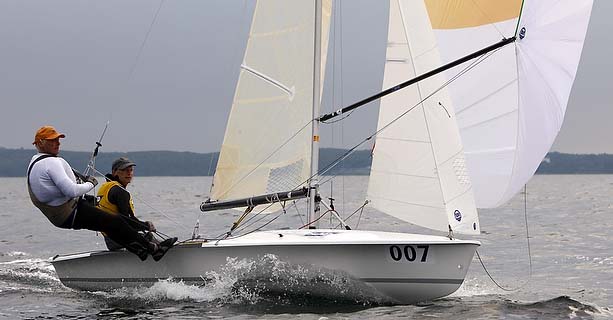 Jørgen og Jacob Bojsen-Møler træner til dagligt i Hellerup Sejlklub, de var tæt på at vinde 505 VM, de endnu ikke har i hus. Foto: Mick Anderson, sailingpix.dk