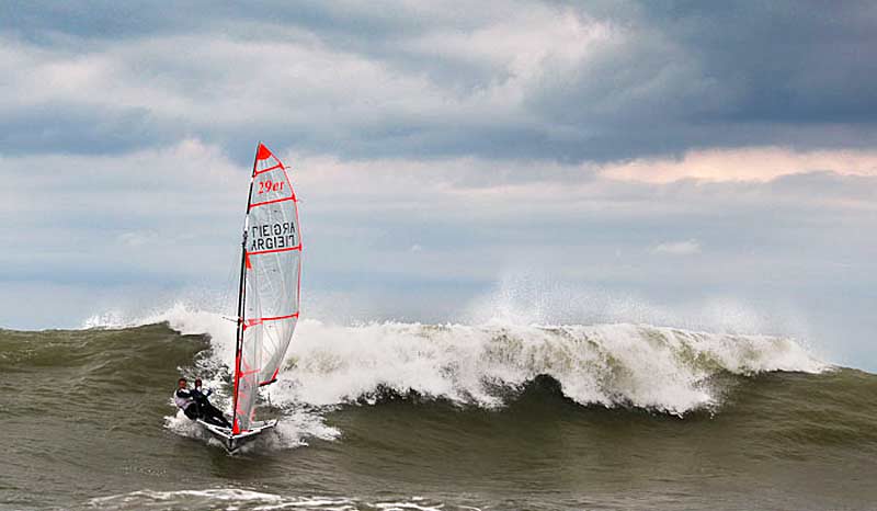 Torsdag blæste det mellem 7 og 10 m/s, og bølgerne i Mar del Plata, Argentina, er stadig imponerende i størrelse. Foto: Matías Capizzano