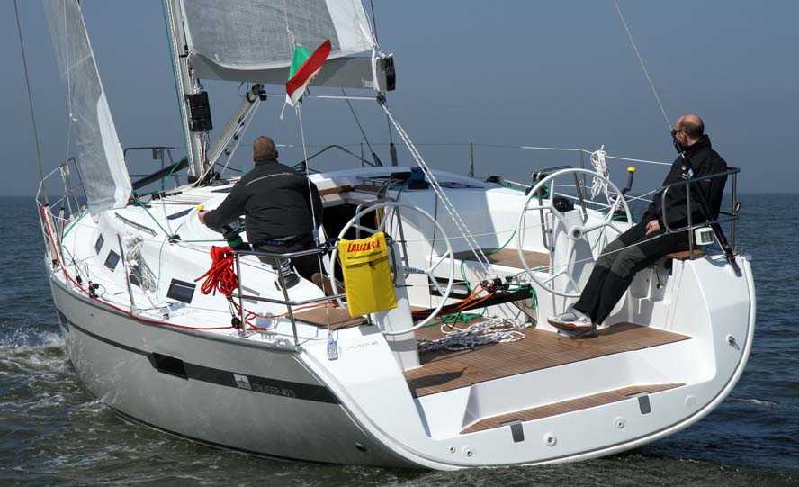 Bavaria 40 Sport gik fint gennem vandet med en ny smallere og dybere køl. Foto: Troels Lykke