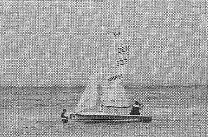 505 på vej ud fra Kobæk strand i 1996. Foto: Harboe Cup.