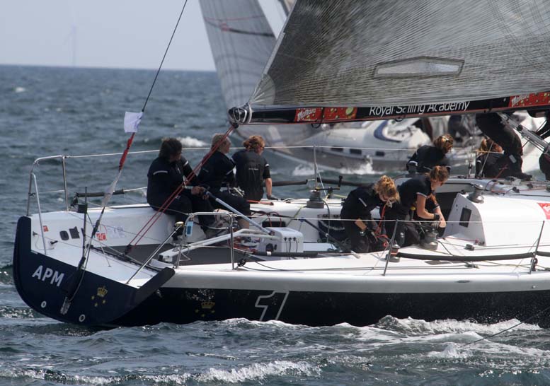 Dorte O. Jensen og mandskab om lørdagen i Big Boat i KDYs Farr 40. Foto: Troels Lykke