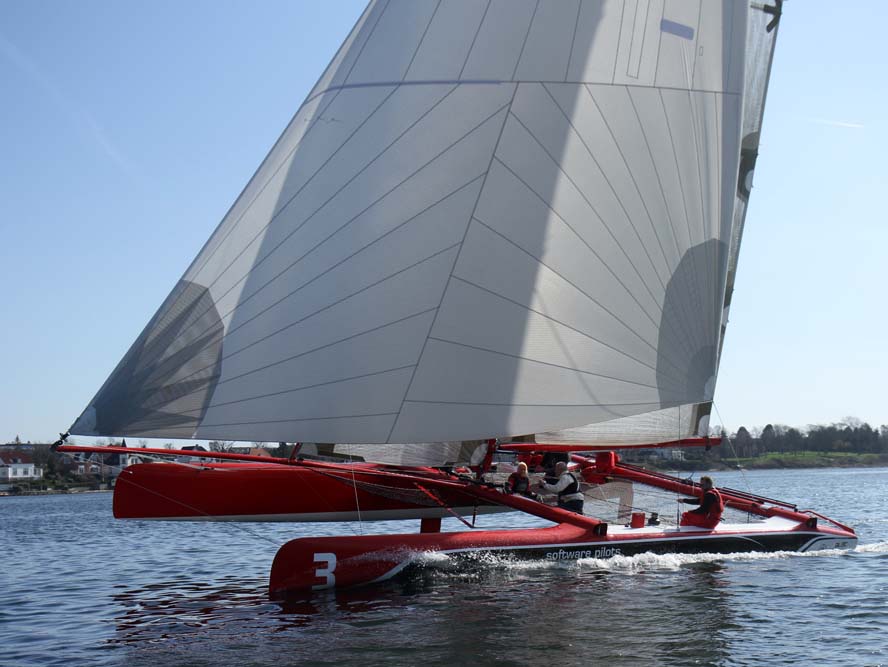 Extreme Challenger sejler ikke i over 12 m/sek. siger Jes Gram-Hansen til minbaad.dk Foto: Troels Lykke