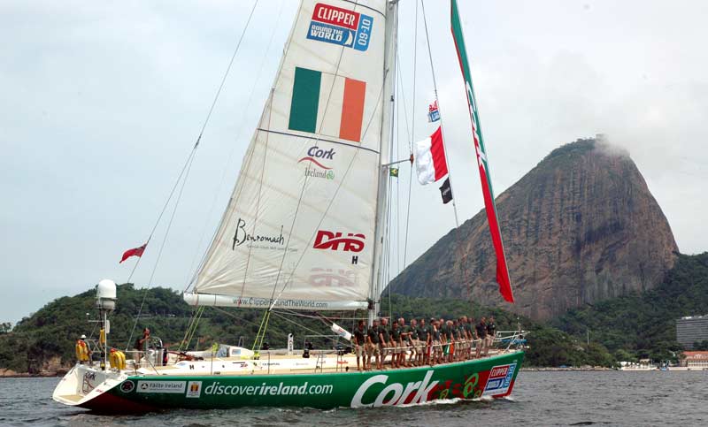 Den irske båd Cork ud for Sugar Loaf Mountain, Rio de Janeiro i 2009/2010. Foto: Zoe Williamson