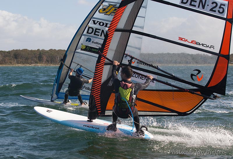 Se windsurferne dyste til NM i tre discipliner i juni. Foto: Jan Nielsen/DBO