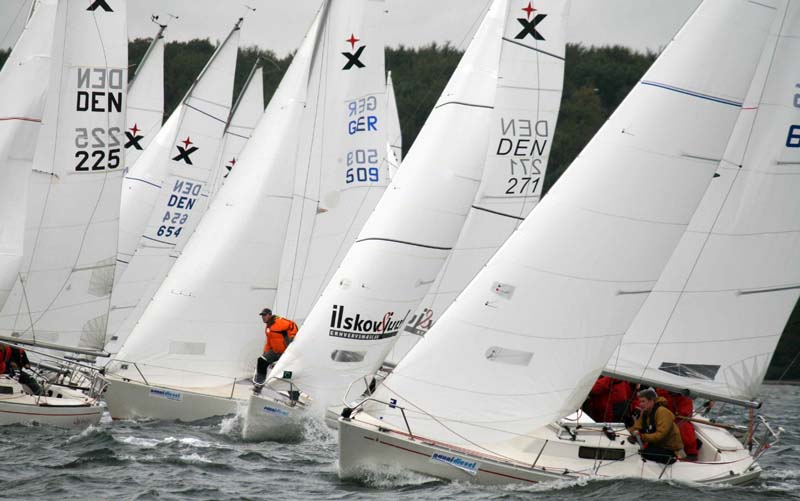 Sidste år blev de Nordiske mesterskaber holdt i Marstrand hvor 60 både stillede til start, herunder 5 fra Danmark.