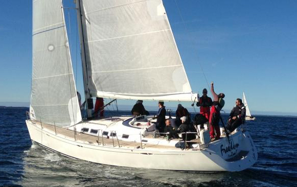 Tolv mand skal sejle på "Freedom" Sjælland Rundt, der sidste år havde 31 tilmeldte. Det tal skal øges, mener Morten Lorenzen fra Helsingør Amatør Sejlklub.