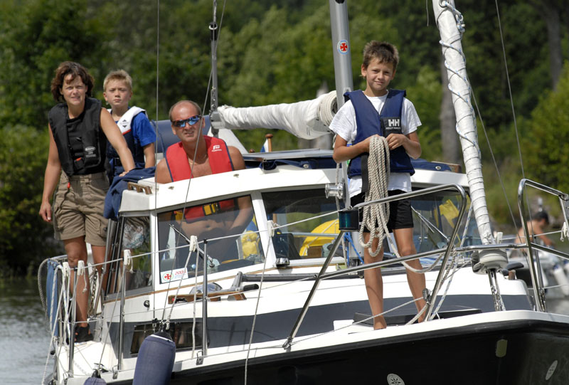 Mange sejlere deltager i de forskellige kultur- og aktivitetstilbud langs Göta kanal.