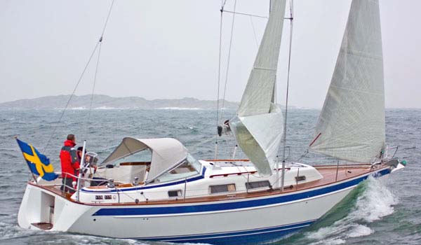 Hallberg Rassy 372 vejer 9,5 ton fuldt udstyret.