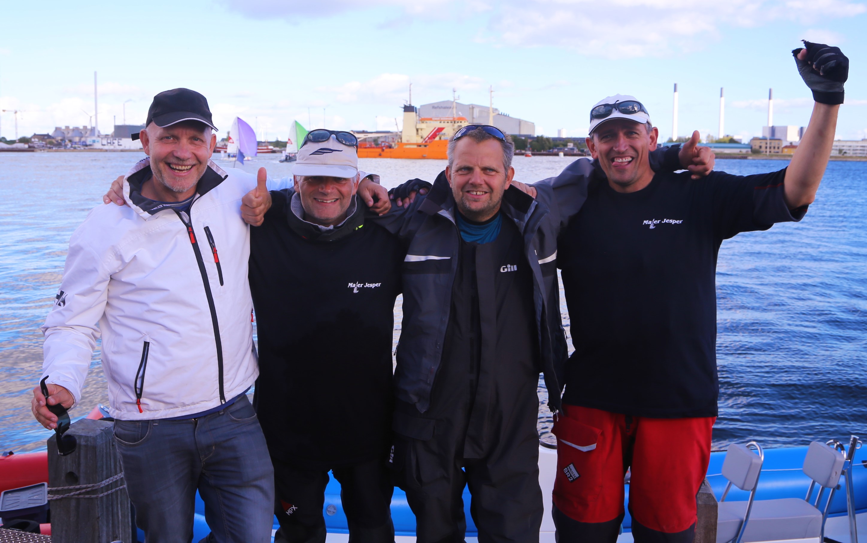 Fra højre ses vinderne af Presse Cup: René Nielsen, Jesper Brøndum og Flemming Jensen og Troels Lykke. Foto: Mark Carlsen