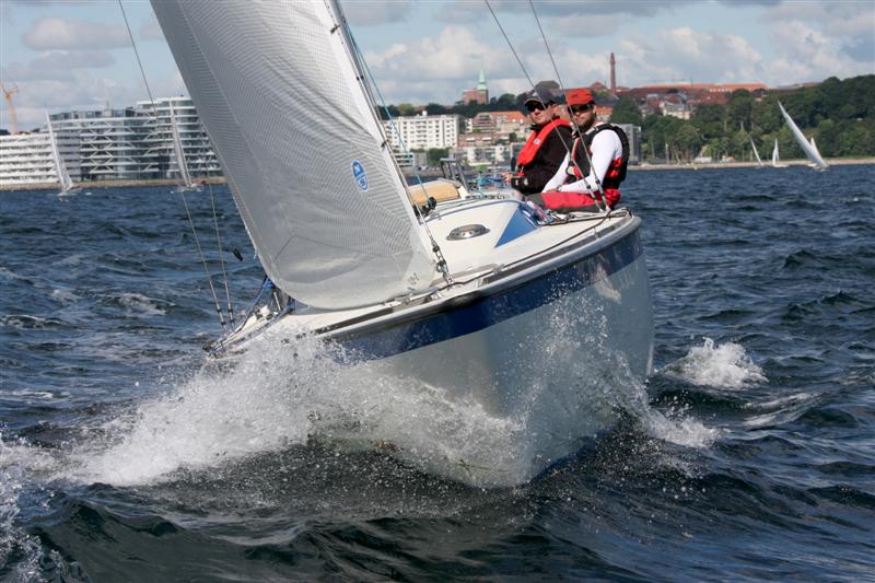 Sejladsen til Samsø er populær og der er kun plads til 110 både i Ballen Havn, derfor er der begrænsning på. Foto: Niels Kjeldsen/Pantaenius