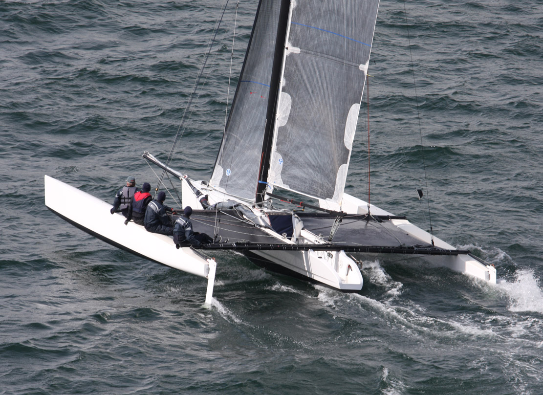 Orbit sejler under Lillebæltsbroen i 2009 under Palby Fyn Cup. I år skal gasterne blandt andet være Erik Fruergaard og Nicolai Kjærgaard. Foto: Troels Lykke