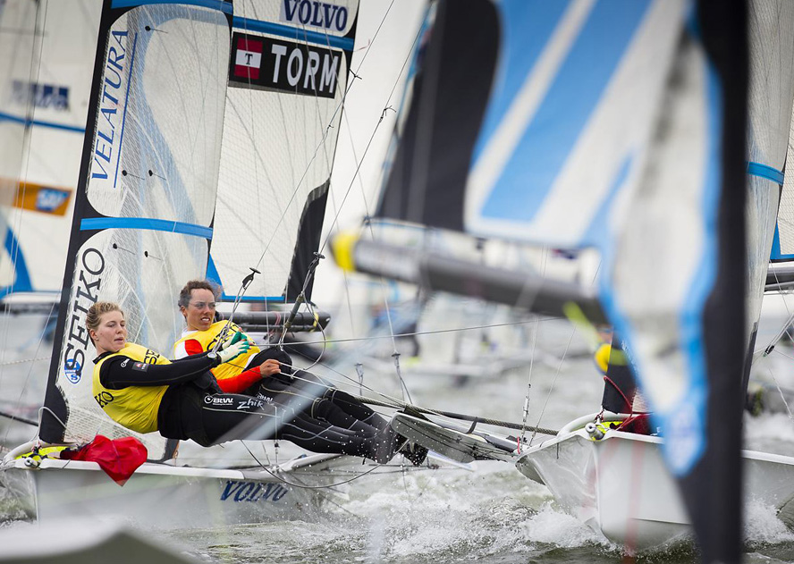 Ida og Marie nørder meget med tekniske manøvre, men Peter Hansen mener allerede at de er som de skal være. Foto: Mick Anderson/Sailingpix