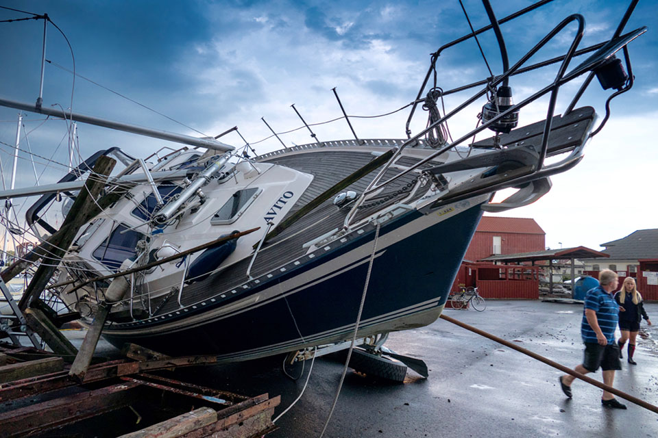 Det blæste godt i Rudkøbing. Flere sejlbåde lagde sig om på siden. Foto: Søren Stidsholt Nielsen, Fyns Amts Avis