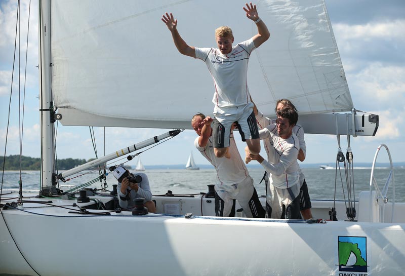 Skipper Nicolai Sehested må en tur i vandet efter at have vundet Oakcliff International og US Grand Slam Serien. Foto: Molly Riley/Oakcliff