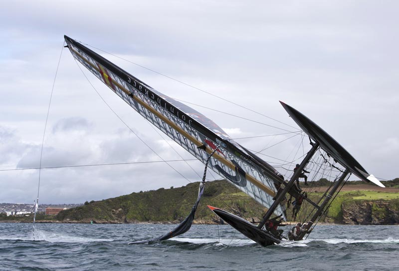 Der skete kun mindre skader på Green Comm Racings AC45. Foto: Gilles Martin-Raget/americascup.com