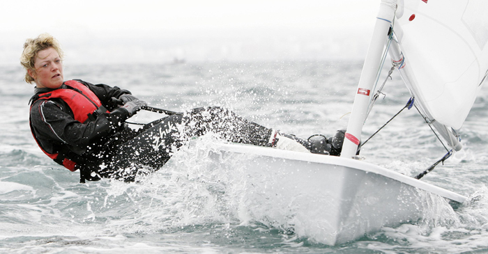 Maiken Schütt har udsat sin rejse til Australien, hvor der sejles VM. Foto: Mick Anderson, SailingPix.dk for Dansk Sejlunion