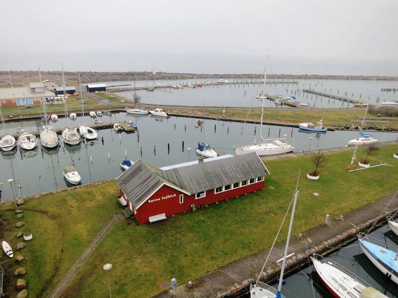 Rønne Sejlklub på Bornholm ses foroven.