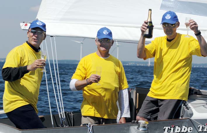 Vinderne ved DM i Folkebåd sejler med North Sails og John Mast. Foto: Sundby Sejlforening. Foto: Svend Erik Sokkelund