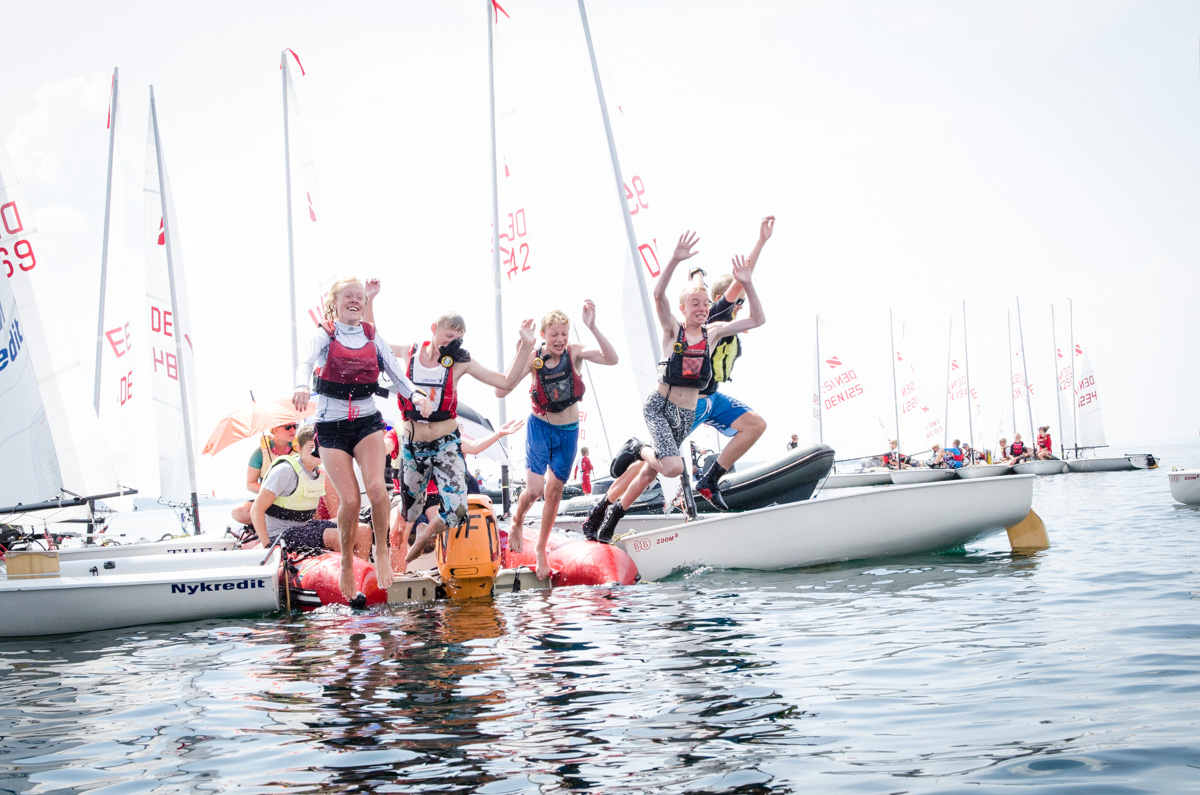 Man håber på vind i Kaløvig ved VM i Zoom 8. Foto: © Tristan  Stedman ­ fotounlimited.dk