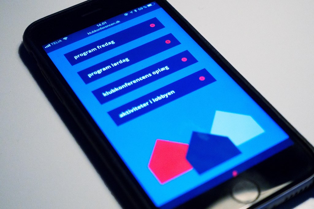 Klubkonferencen har en mobilvenlig hjemmeside, med oversigt over tema, klokkeslet, oplæg med videre.
