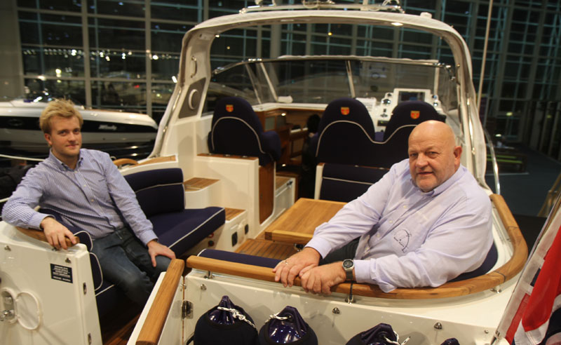 Kasper Reese, tv., og Henrik Reese havde gyldne dage i Hamborg. Her i de om bord i en Marex 300 Sun Cruiser i 2011 udgave. Foto: Troels Lykke