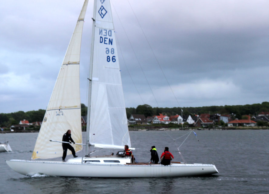 Per Brøndum og besætning har netop modtaget spilerstagen i Svendborg Sund, men de brugte ikke stagen efterfølgende, forlyder det. Foto: Troels Lykke