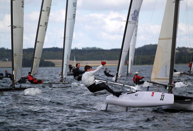 Fredagens hårde luft medføret brækkede master og flængede sejl. Foto Kristoffer West/sailing-aarhus.dk